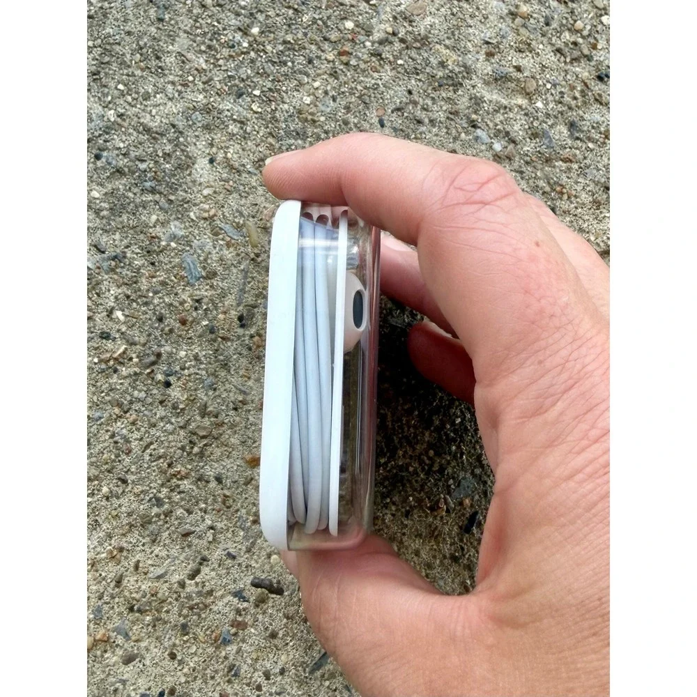 Apple EarPods Wired Earbuds with 3.5mm Headphone Plug and Remote White MD827LL/A
